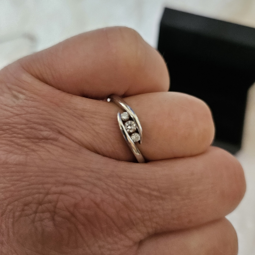 Jared 3 stone 1/2 carat diamond ring